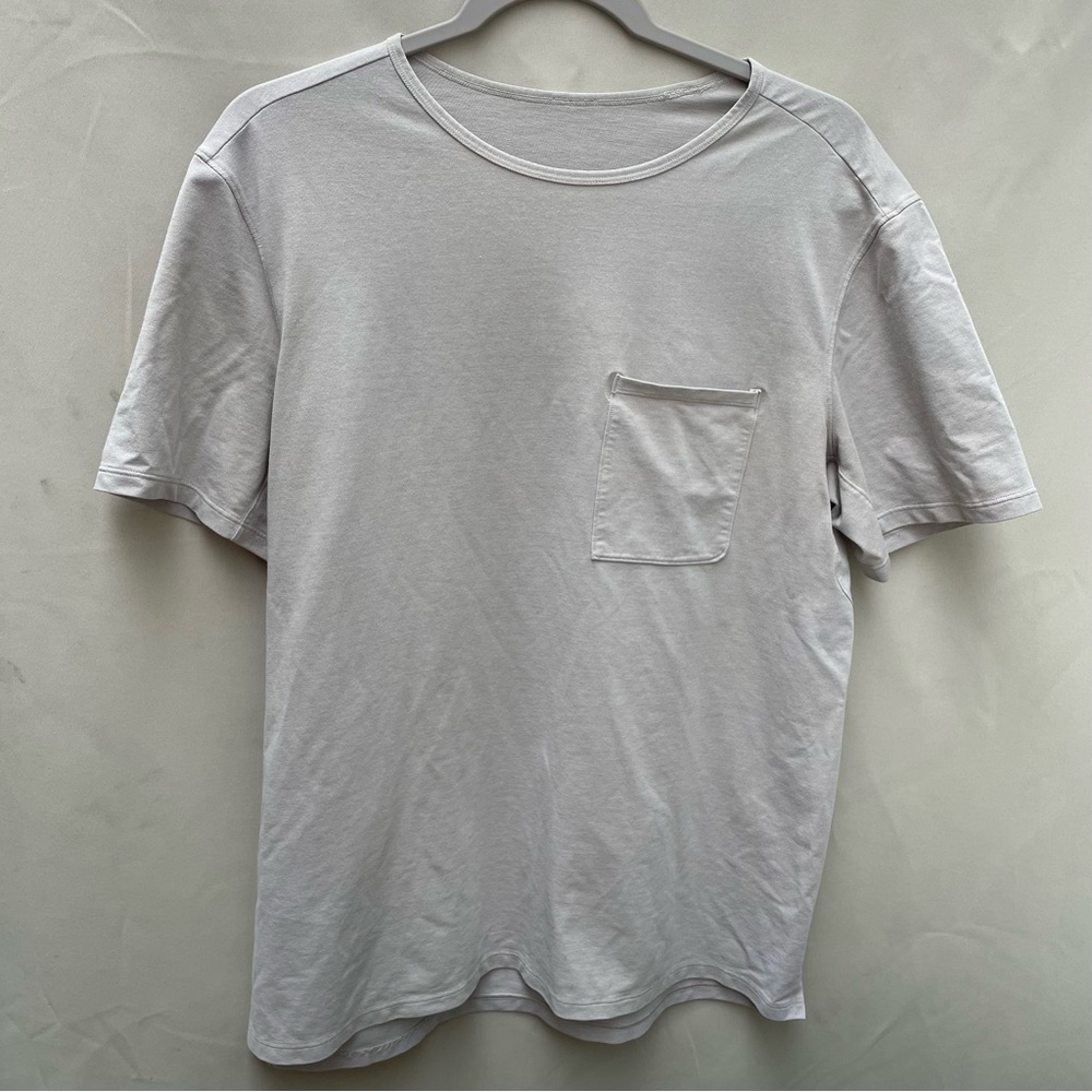 Lululemon Men’s Chest Pocket Relaxed Fit Short Sleeve Shirt Sz L Taupe